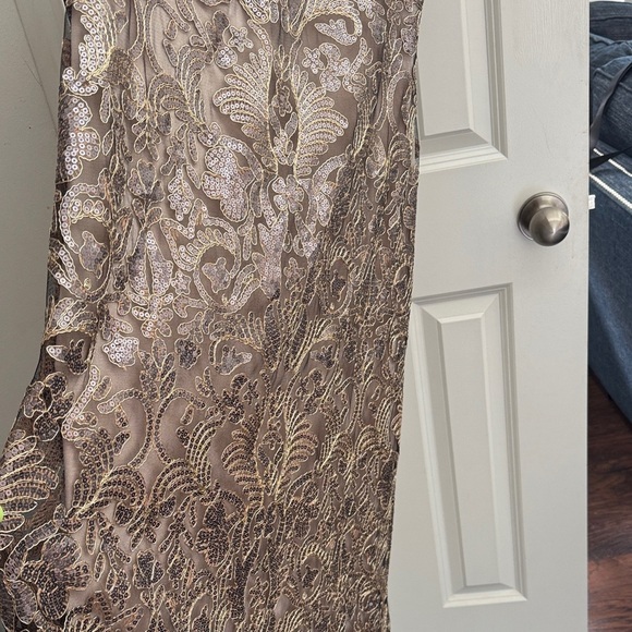 NEW Tadashi Shoji Metallic Lace Elegant Gown - Picture 7 of 16